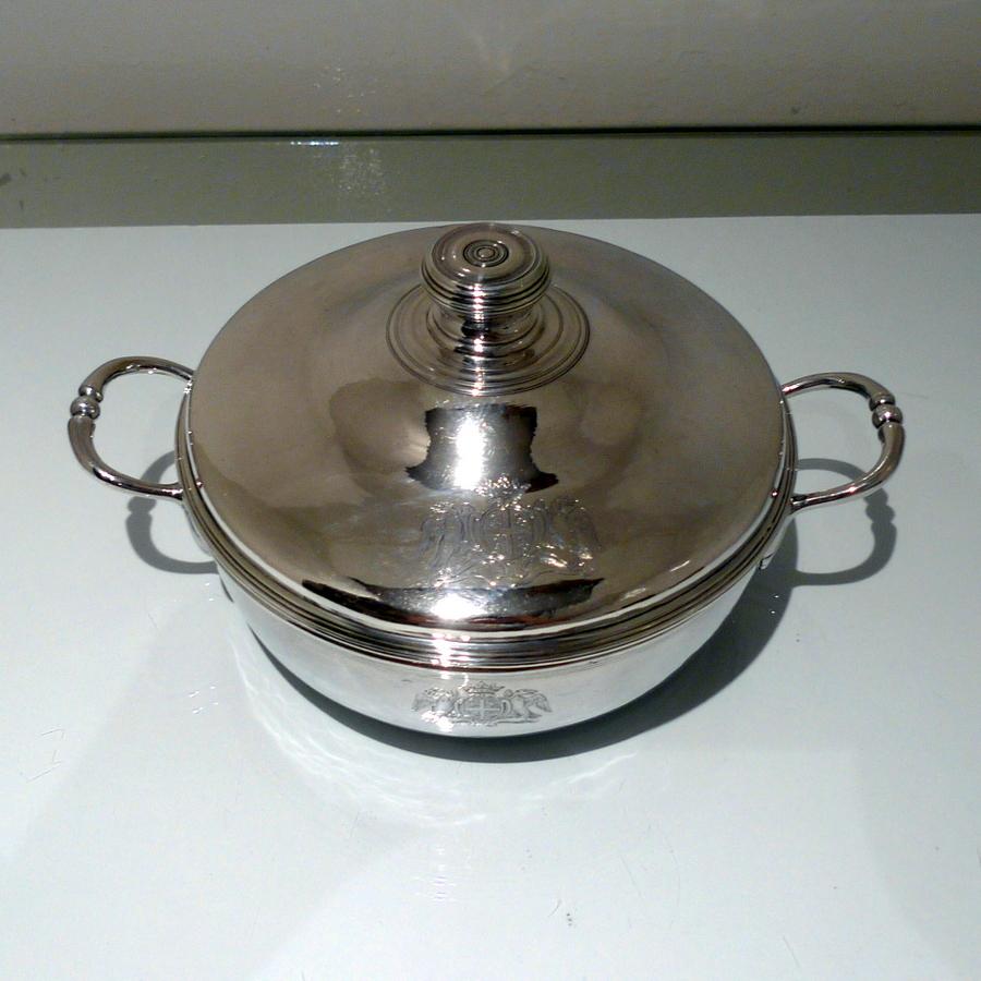 Antique French Silver Entree Dish circa 1765 Paris Guillaume Pigeron In Good Condition For Sale In 53-64 Chancery Lane, London