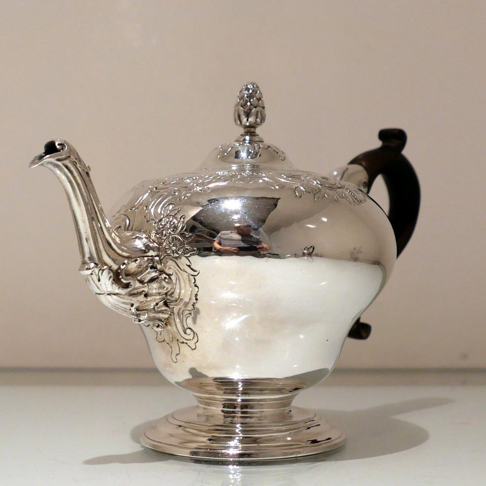 18th Century Antique George II Sterling Silver Teapot London 1749 Thomas Whipham For Sale 6