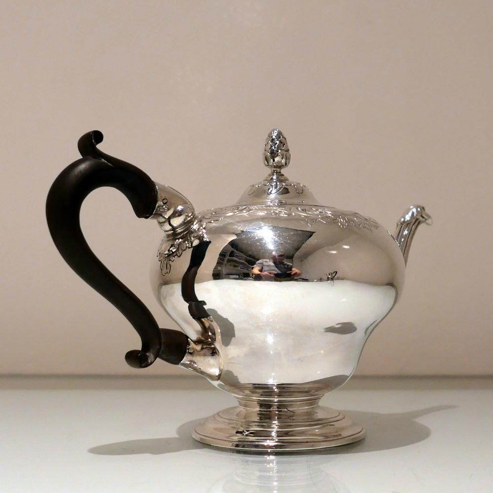 18th Century Antique George II Sterling Silver Teapot London 1749 Thomas Whipham For Sale 7