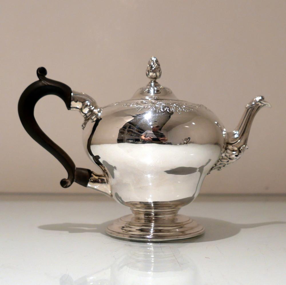 18th Century Antique George II Sterling Silver Teapot London 1749 Thomas Whipham For Sale 2