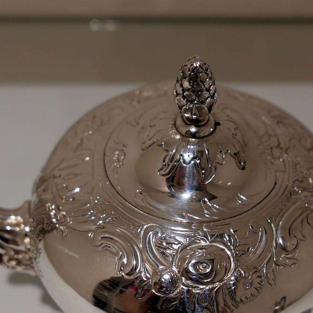 18th Century Antique George II Sterling Silver Teapot London 1749 Thomas Whipham For Sale 4