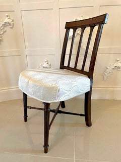 Silla auxiliar/de escritorio de caoba tallada Jorge III del siglo XVIII