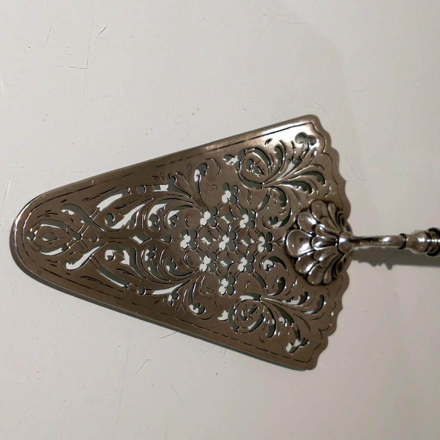 Mid-18th Century 18th Century Antique George III Sterling Silver Cake Slice London 1765 S Herbert For Sale