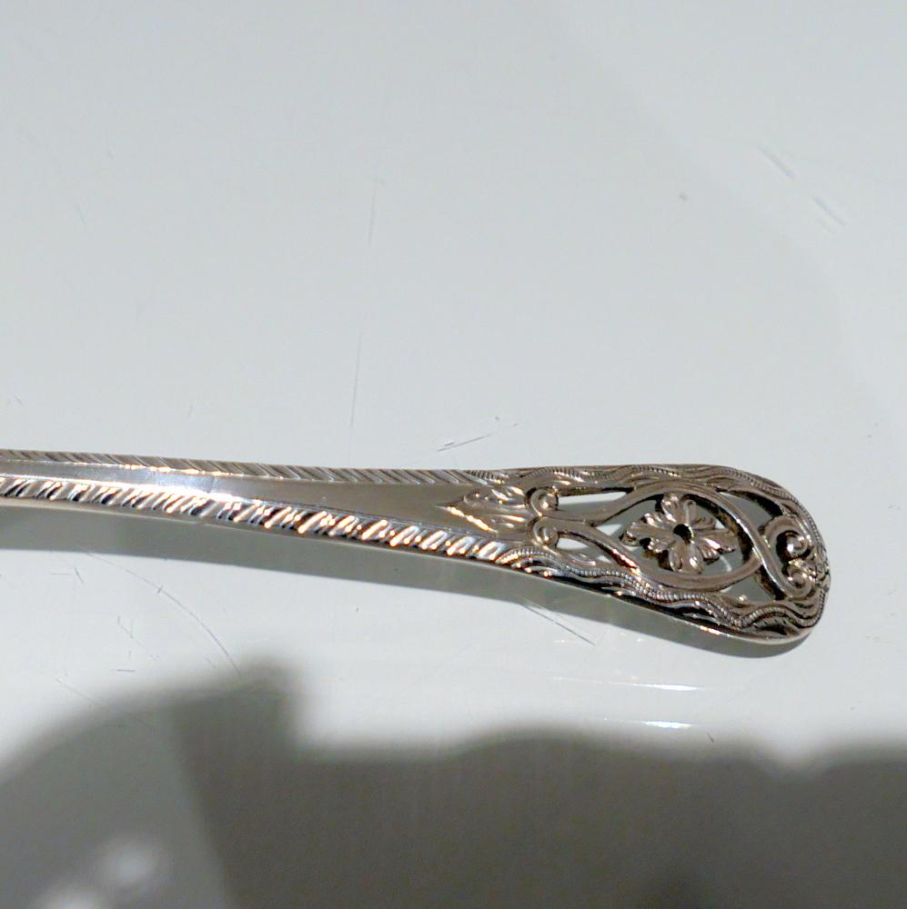 English 18th Century Antique George III Sterling Silver Fish Slice London 1772 W Plummer For Sale