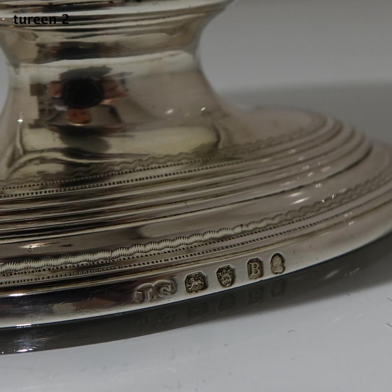 18th Century Antique George III Sterling Silver Pair of Sauce Tureens, London For Sale 7
