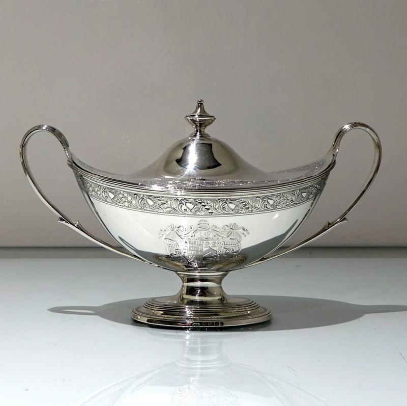 Georgian 18th Century Antique George III Sterling Silver Pair of Sauce Tureens, London For Sale