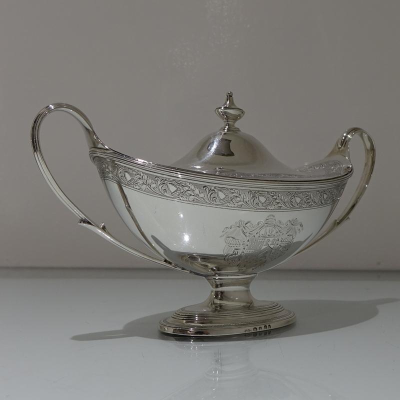 18th Century Antique George III Sterling Silver Pair of Sauce Tureens, London For Sale 1