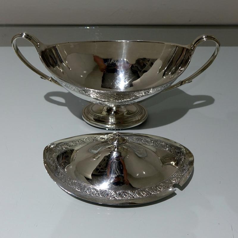 18th Century Antique George III Sterling Silver Pair of Sauce Tureens, London For Sale 3