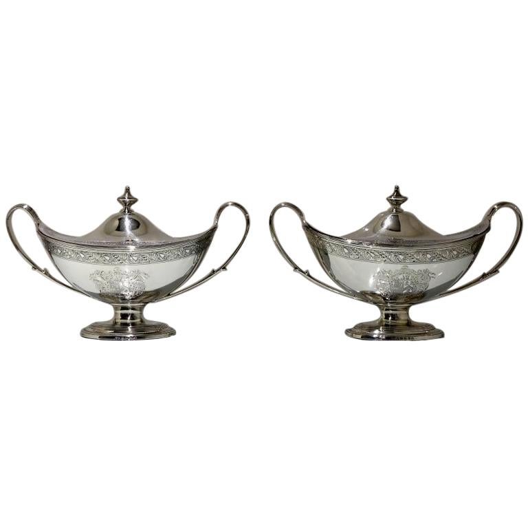 18th Century Antique George III Sterling Silver Pair of Sauce Tureens, London For Sale