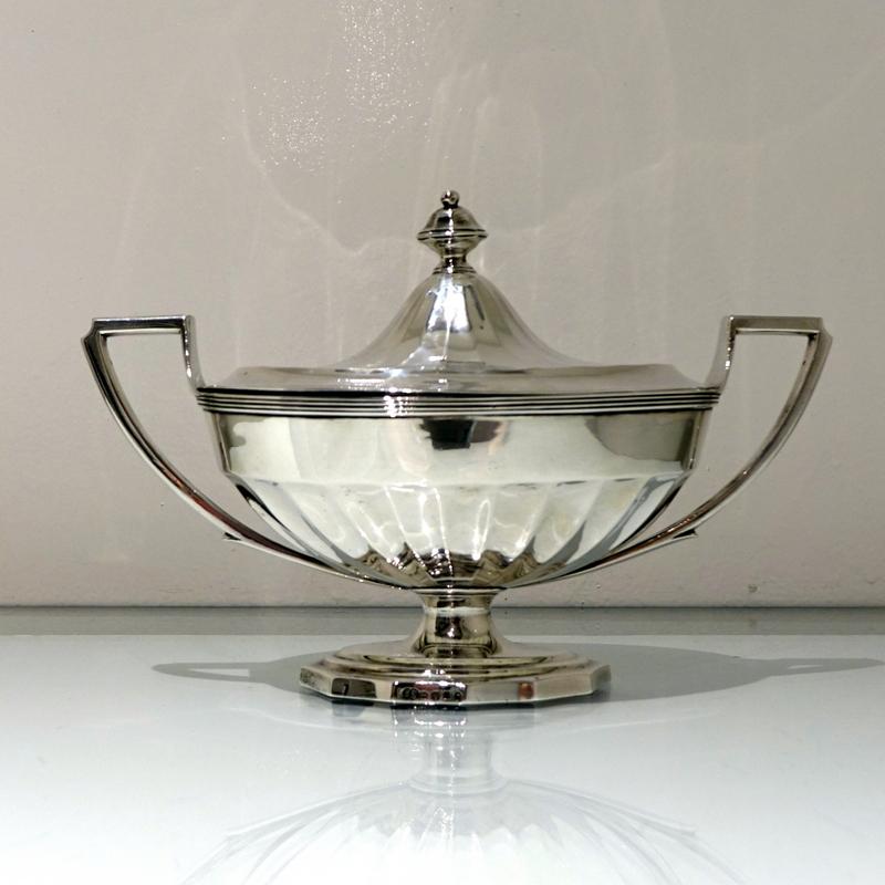 A fine 18th century single sauce tureen shaped oval in design with elegant half fluted panels to the lower body and the upper detachable lid.

 

Weight: 20.93 troy ounces/651 grams

Height: 7 inches/17.5cm

Length: 10