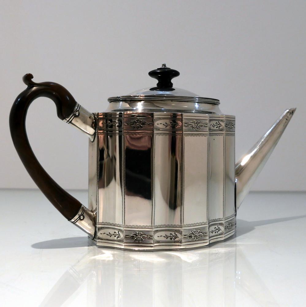 18th Century Antique George III Sterling Silver Teapot London 1789 John Robins For Sale 1