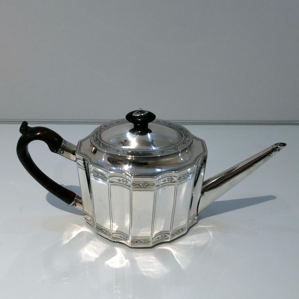 18th Century Antique George III Sterling Silver Teapot London 1789 John Robins For Sale 4
