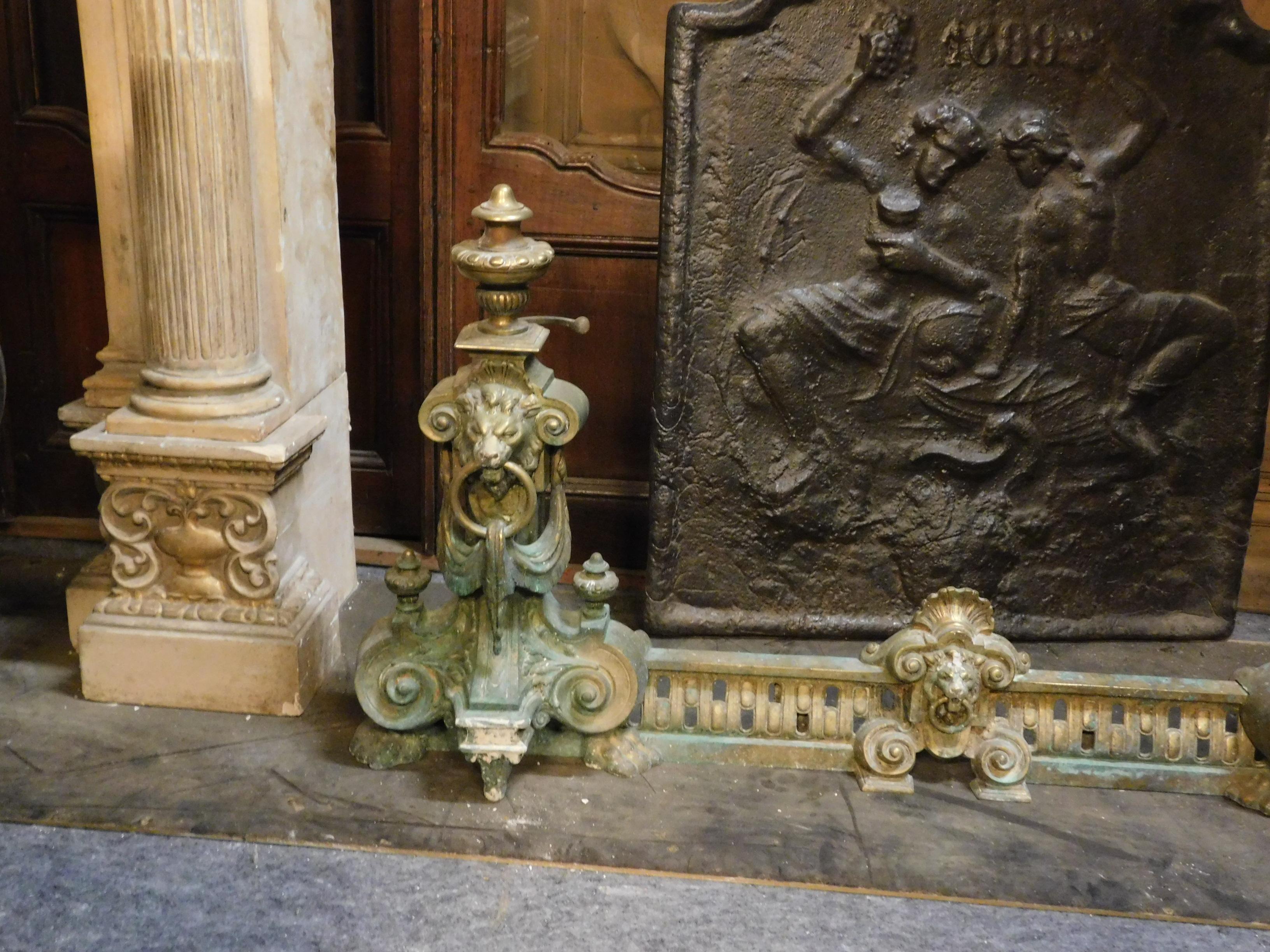cendrier pour cheminée en bronze doré antique du 18e siècle avec lions, extensible.
    