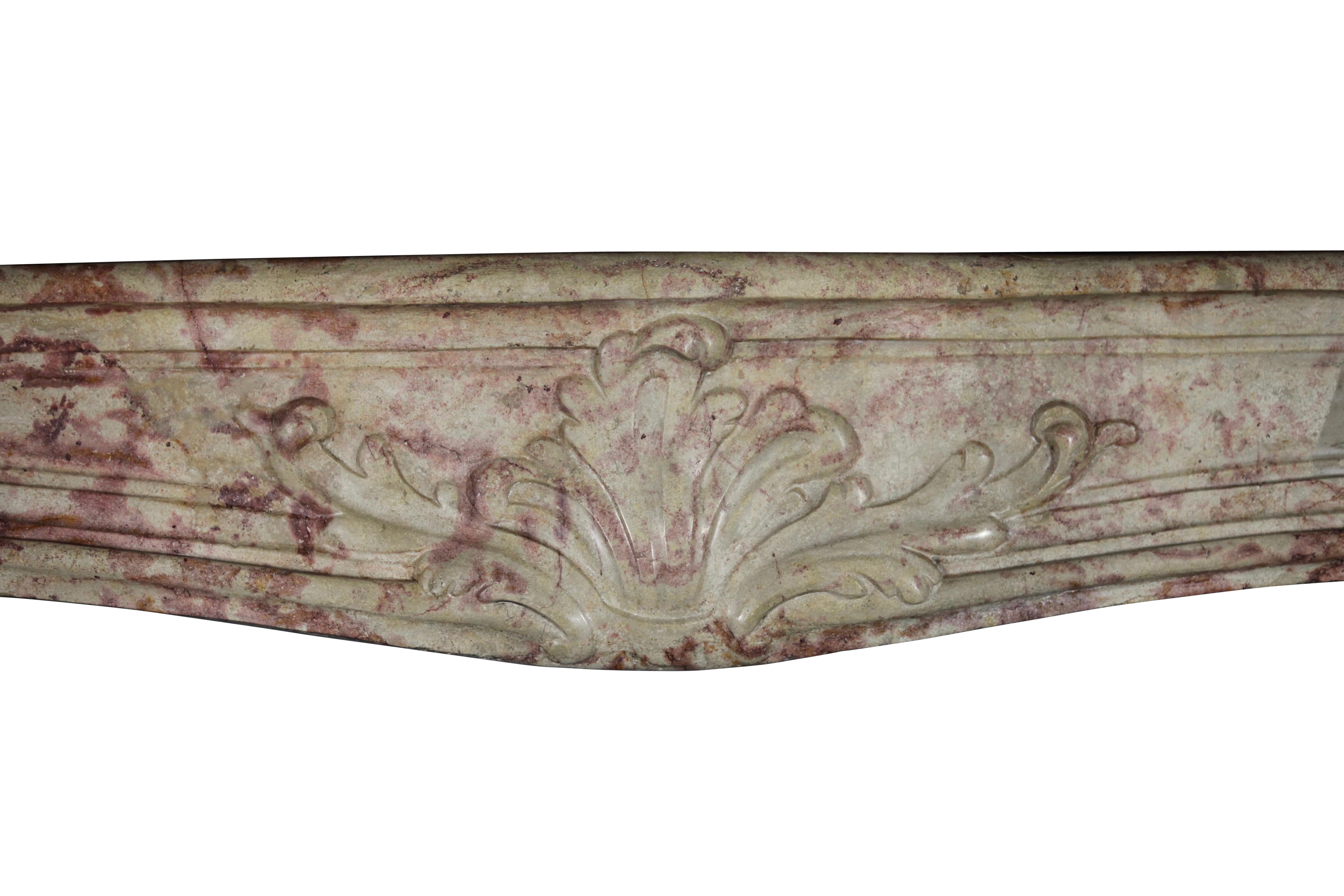 This original antique fireplace mantle in a pink-beige marble hard stone has unusual proportions. A perfect fit for a grand room. LXIV transition regency.
Measures:
197 cm EW 77,55
