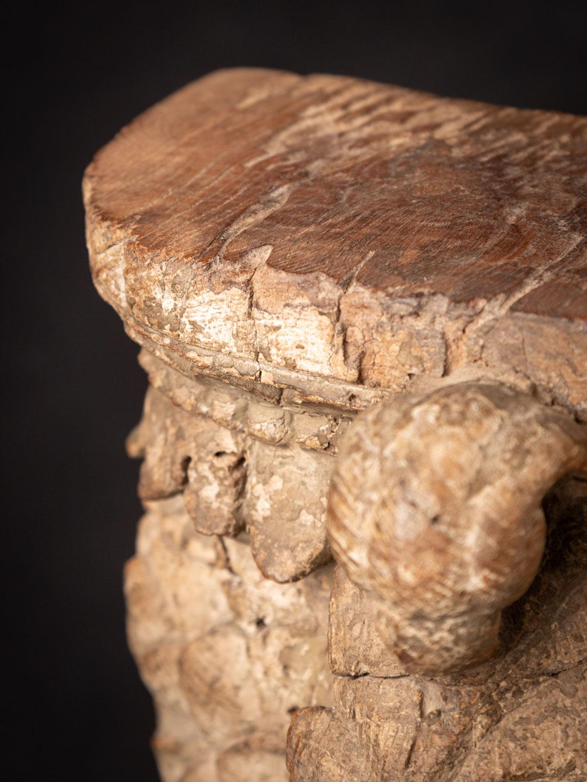 Fragment de temple indien en bois du 18e siècle provenant de l'Inde en vente 4