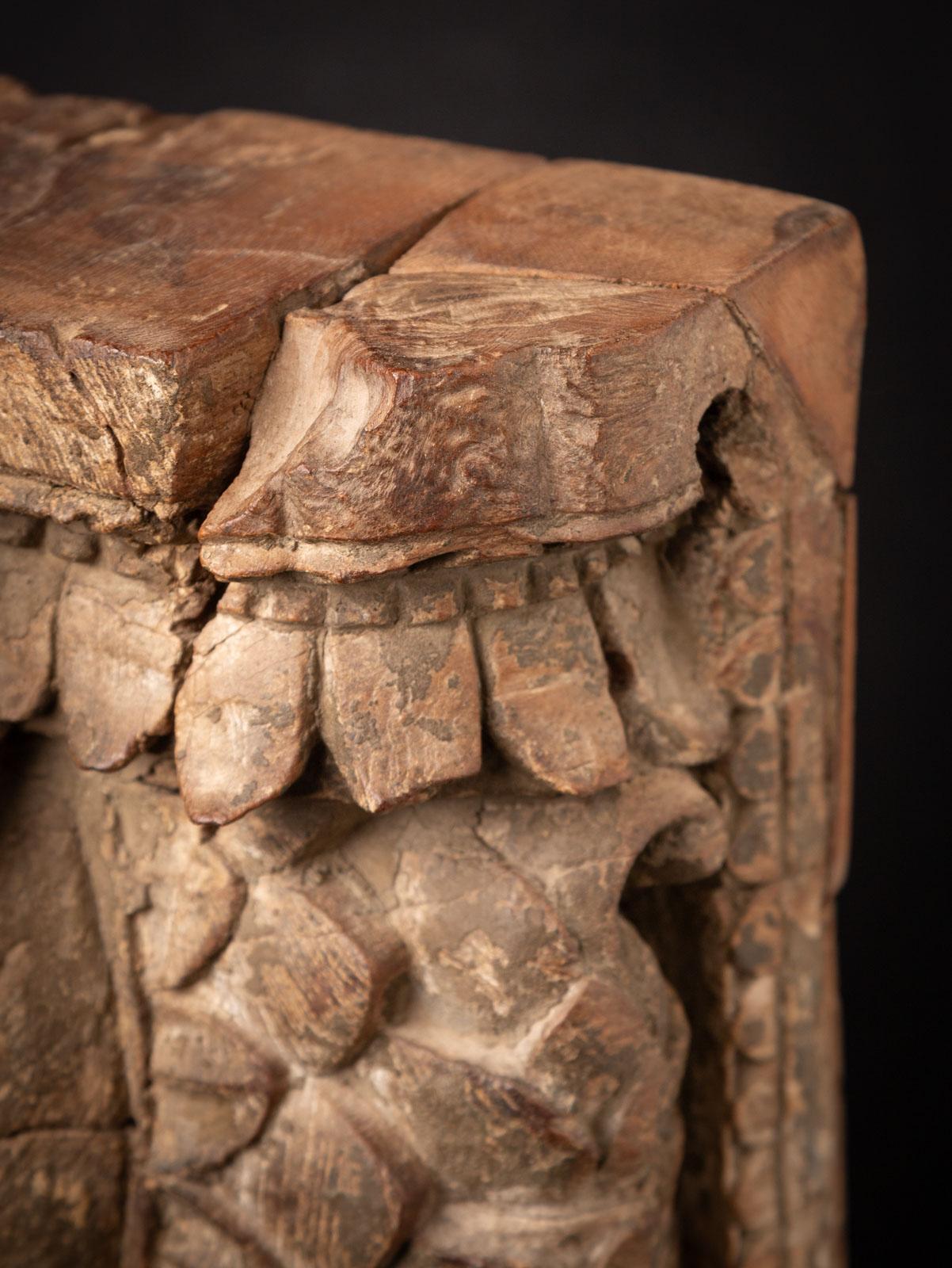 Fragment de temple indien en bois du 18e siècle provenant de l'Inde en vente 5