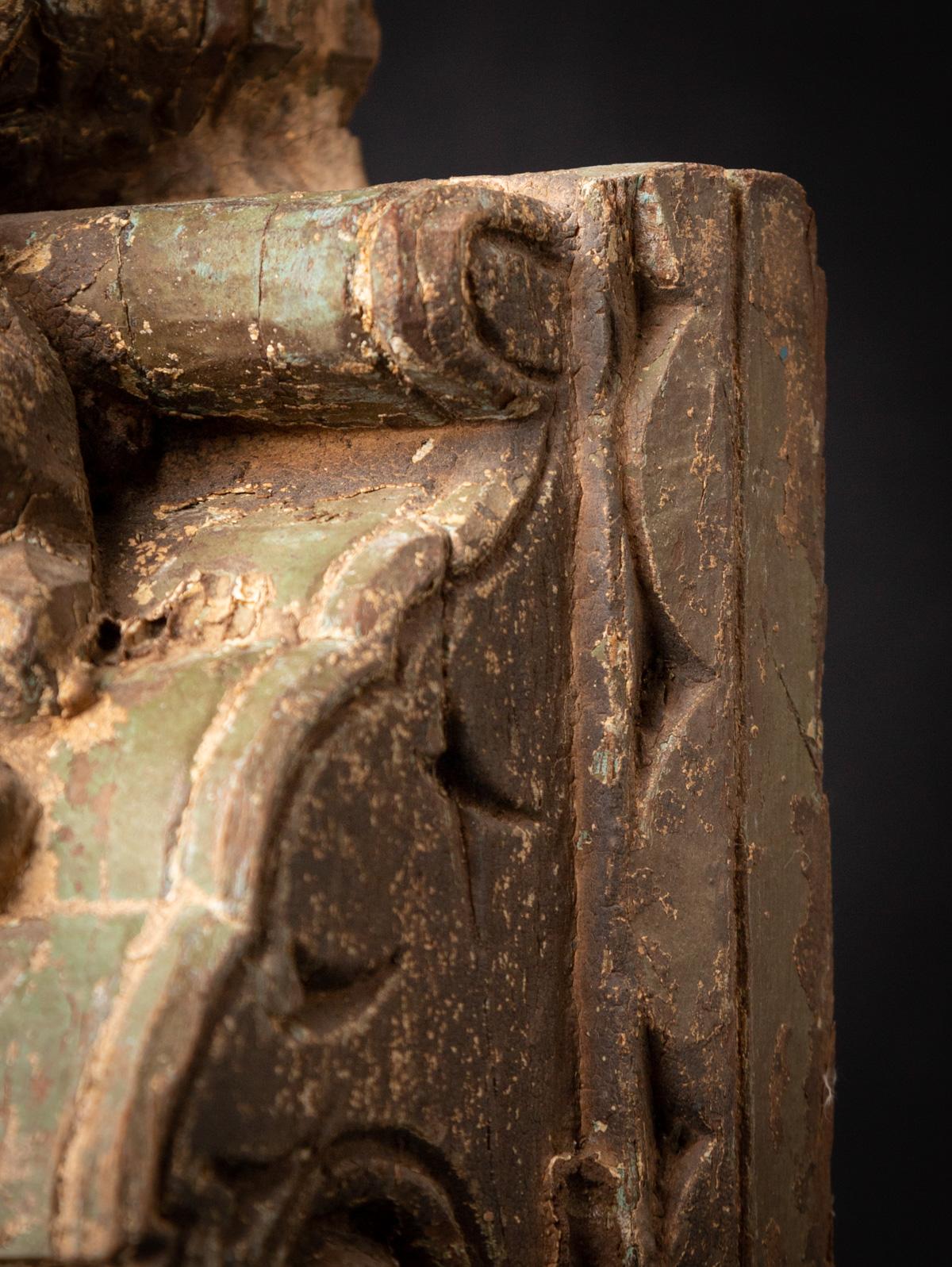fragment de temple indien ancien en bois du 18ème siècle, originaire des Bouddhas d'origine en vente 9