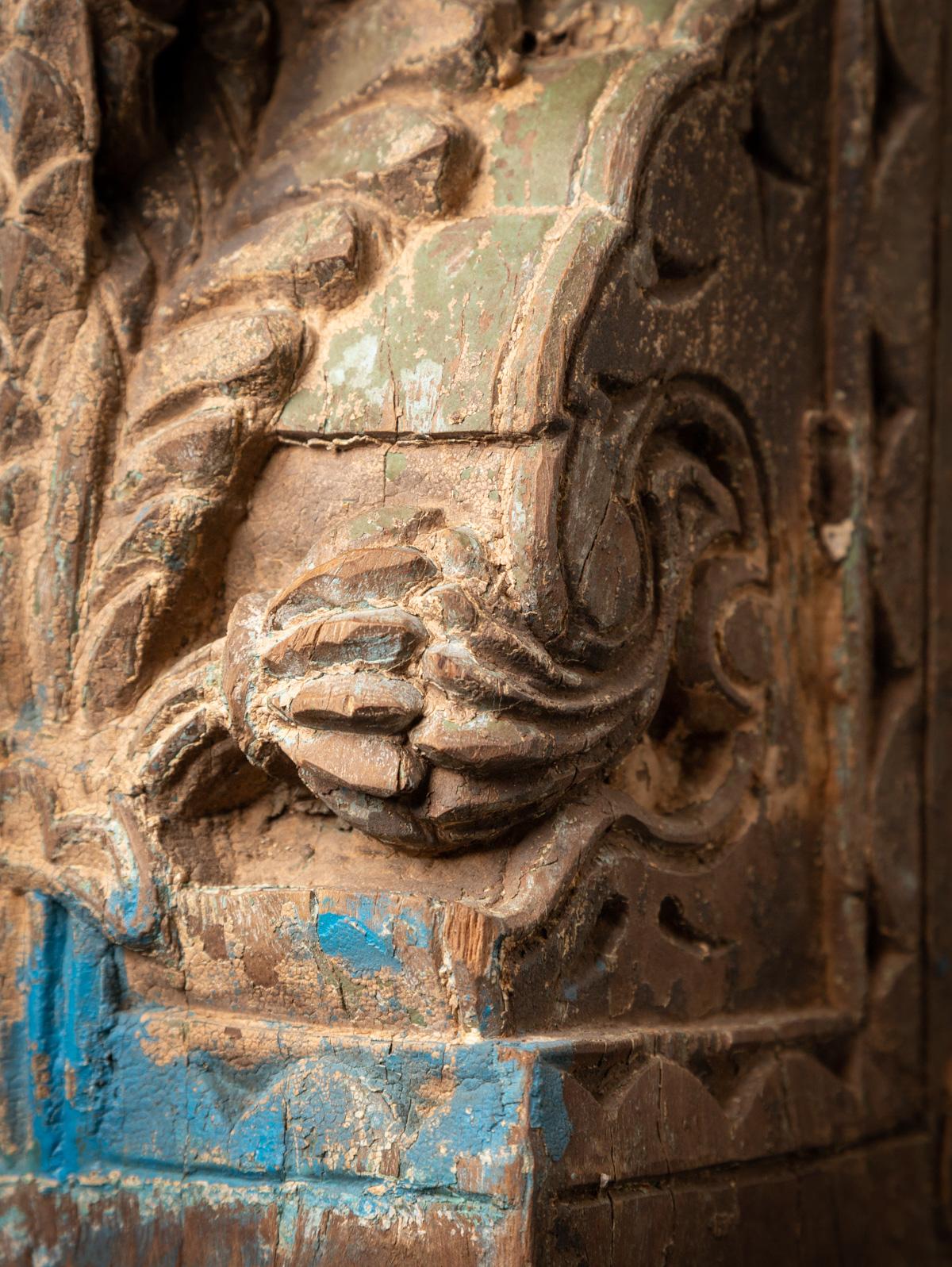 fragment de temple indien ancien en bois du 18ème siècle, originaire des Bouddhas d'origine en vente 10