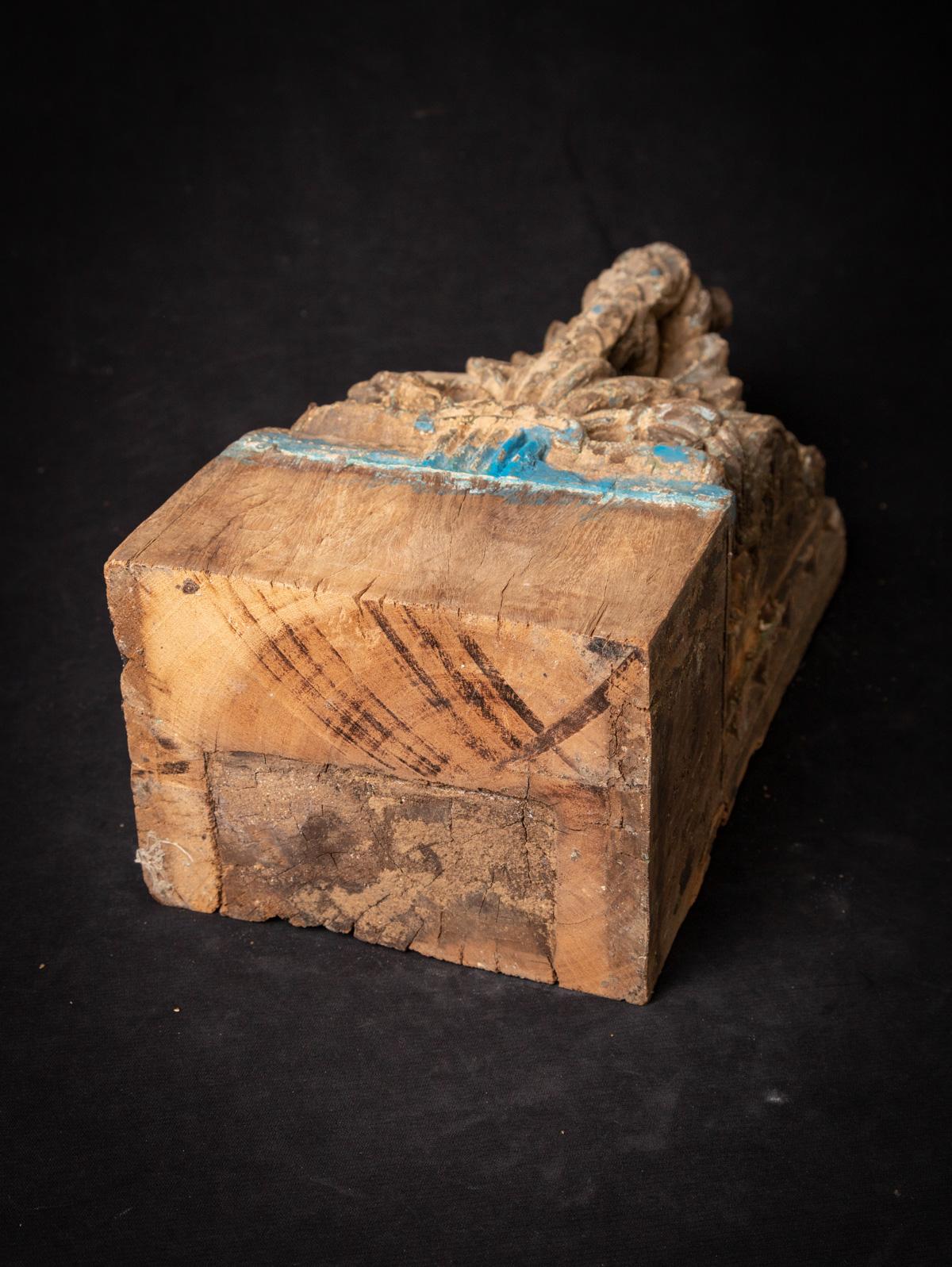 fragment de temple indien ancien en bois du 18ème siècle, originaire des Bouddhas d'origine en vente 11