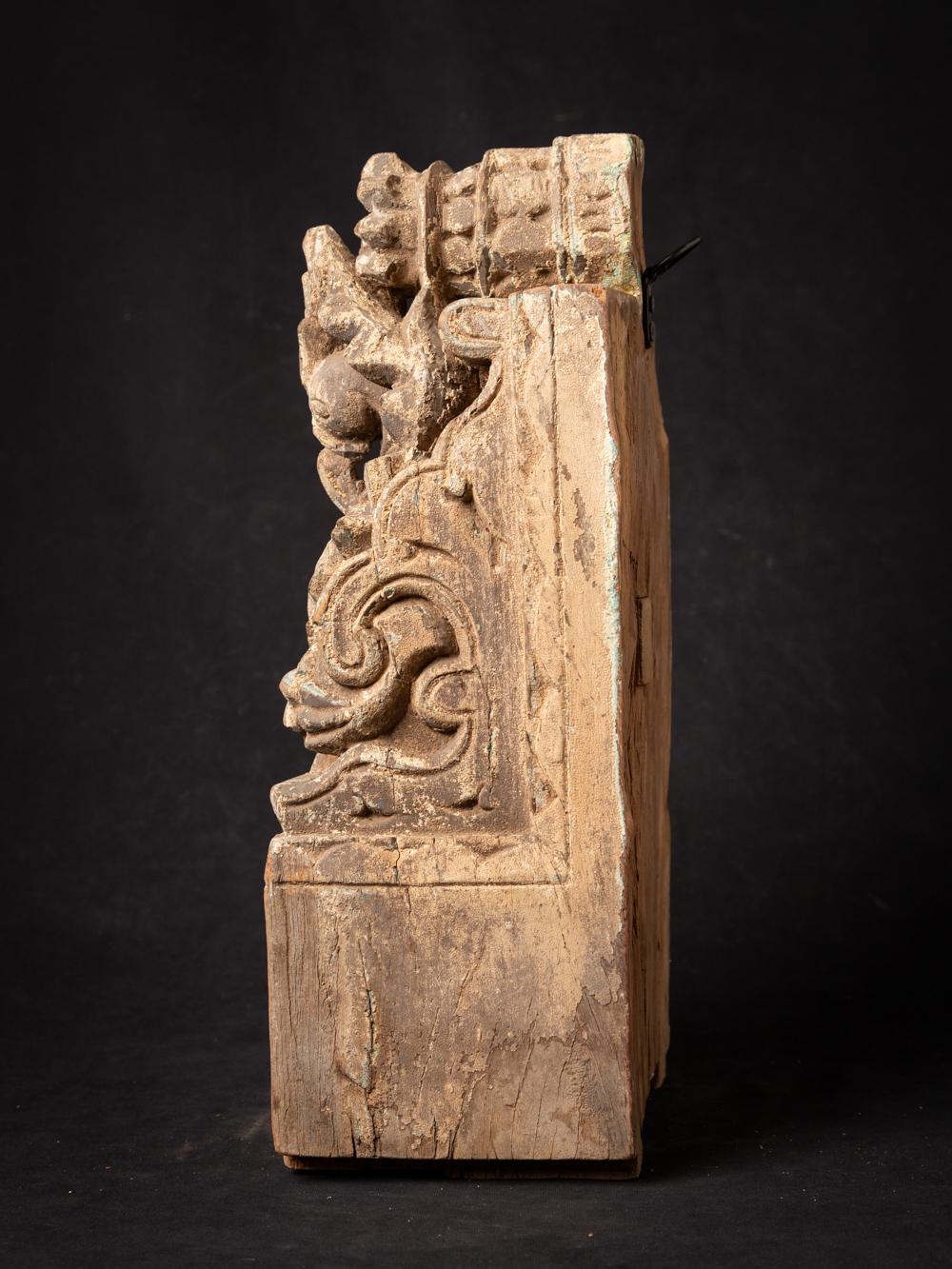 18th century Antique Indian wooden temple fragment from India - OriginalBuddhas In Good Condition For Sale In DEVENTER, NL