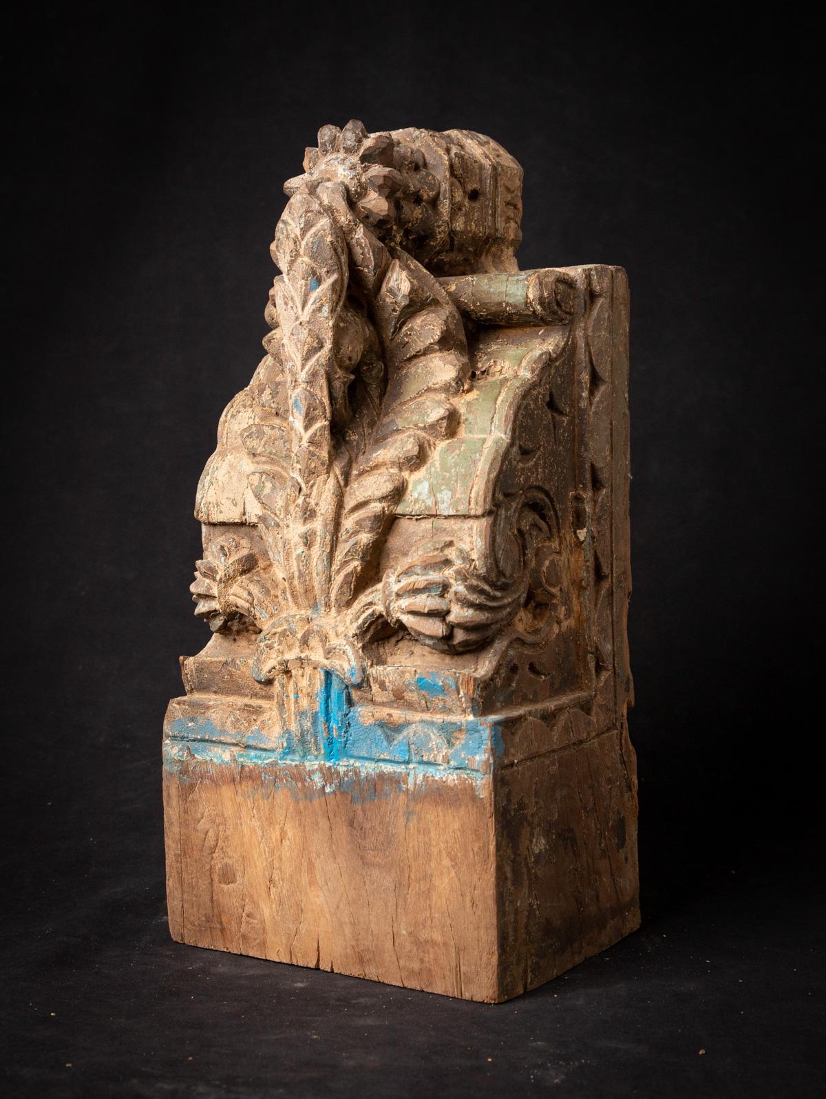 Indien fragment de temple indien ancien en bois du 18ème siècle, originaire des Bouddhas d'origine en vente