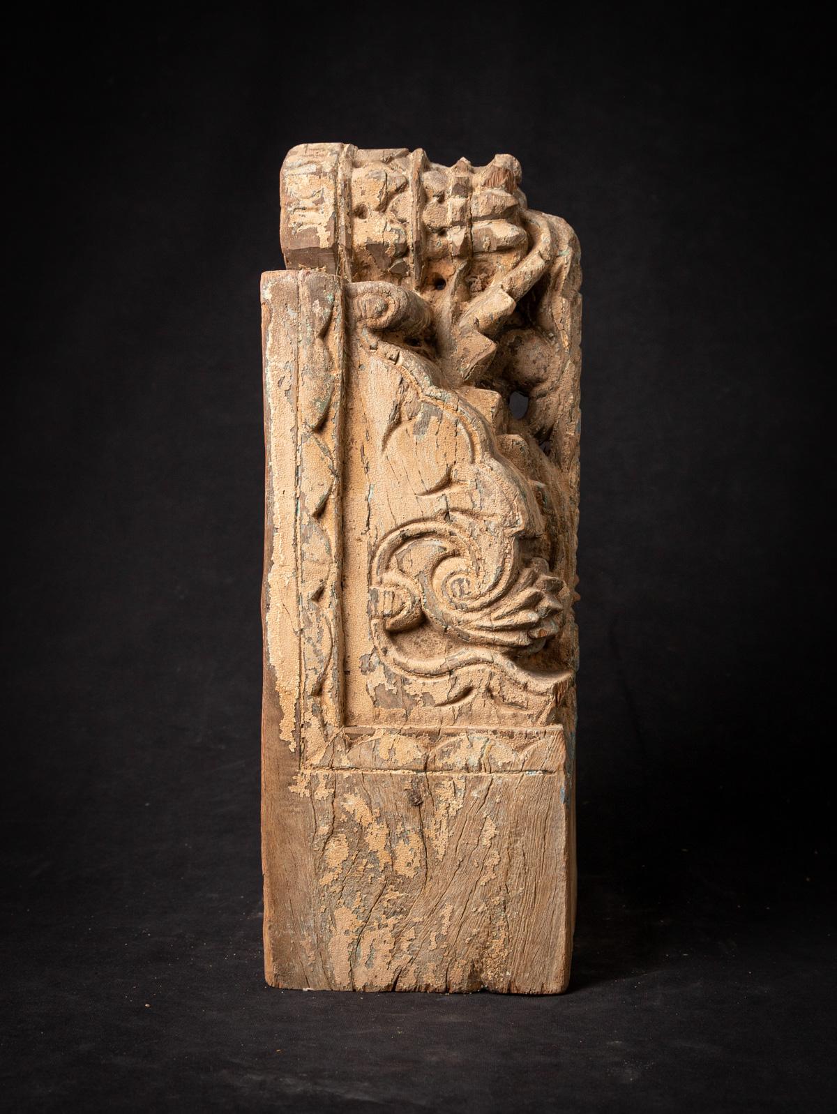 Bois fragment de temple indien ancien en bois du 18ème siècle, originaire des Bouddhas d'origine en vente