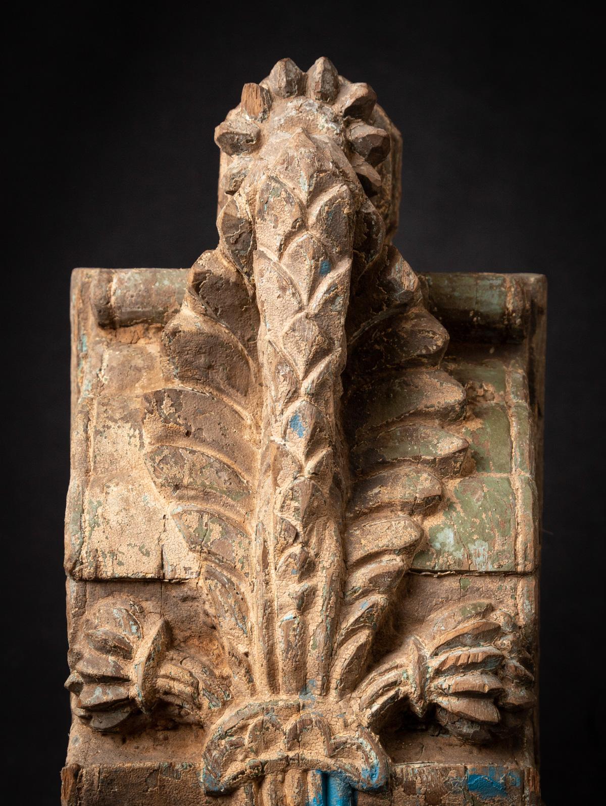 fragment de temple indien ancien en bois du 18ème siècle, originaire des Bouddhas d'origine en vente 3