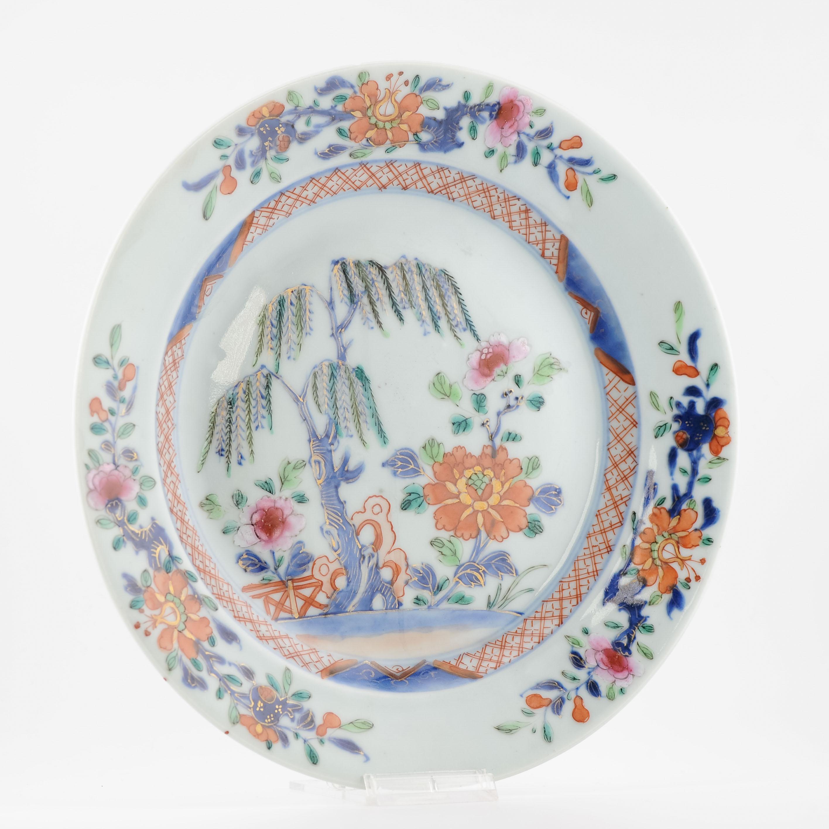 18th century Antique Kangxi Yongzheng Chinese Porcelain Garden Plate For Sale 3