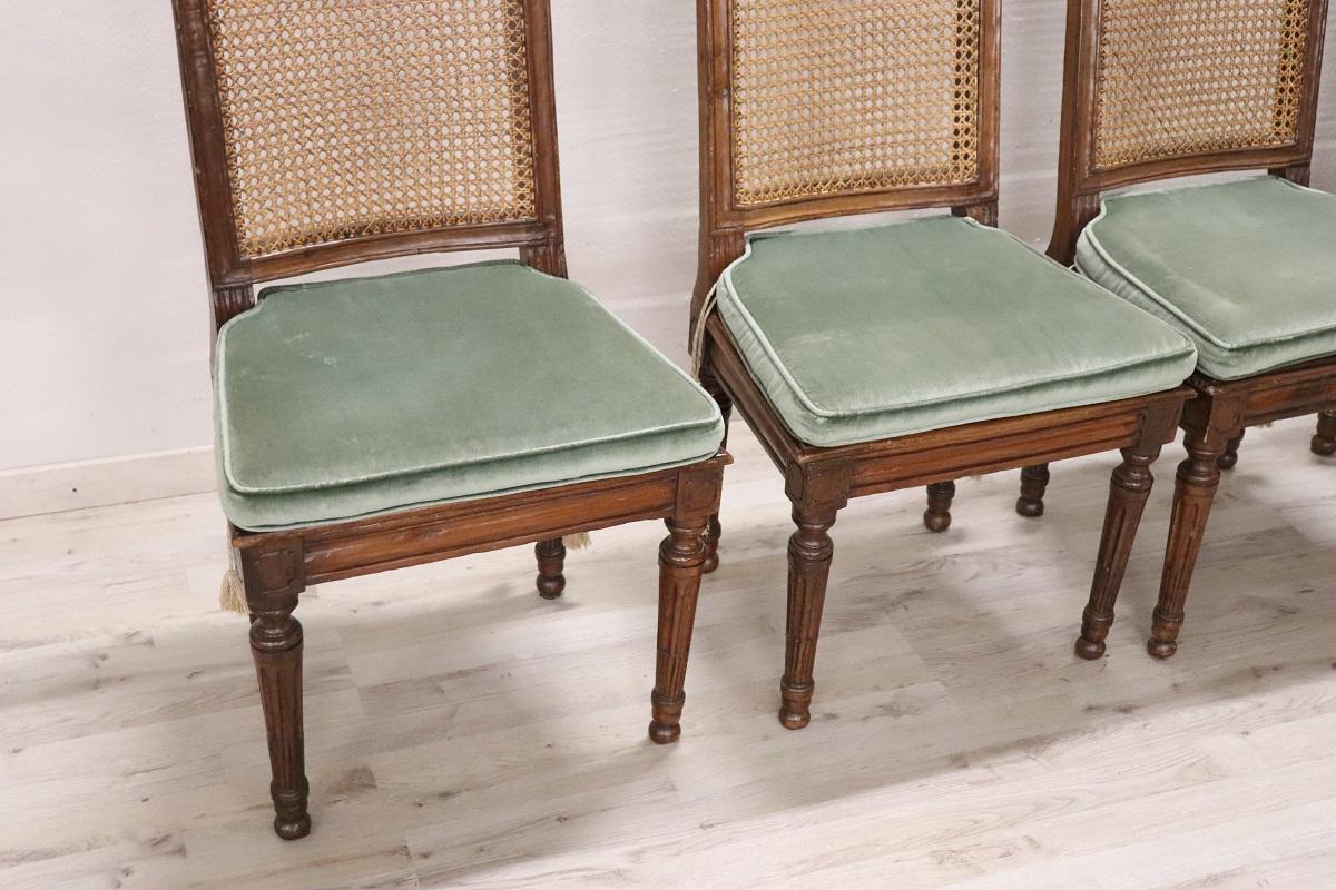 Chaises de salle à manger en noyer Louis XVI du XVIIIe siècle avec paille de Vienne, lot de 6 en vente 8