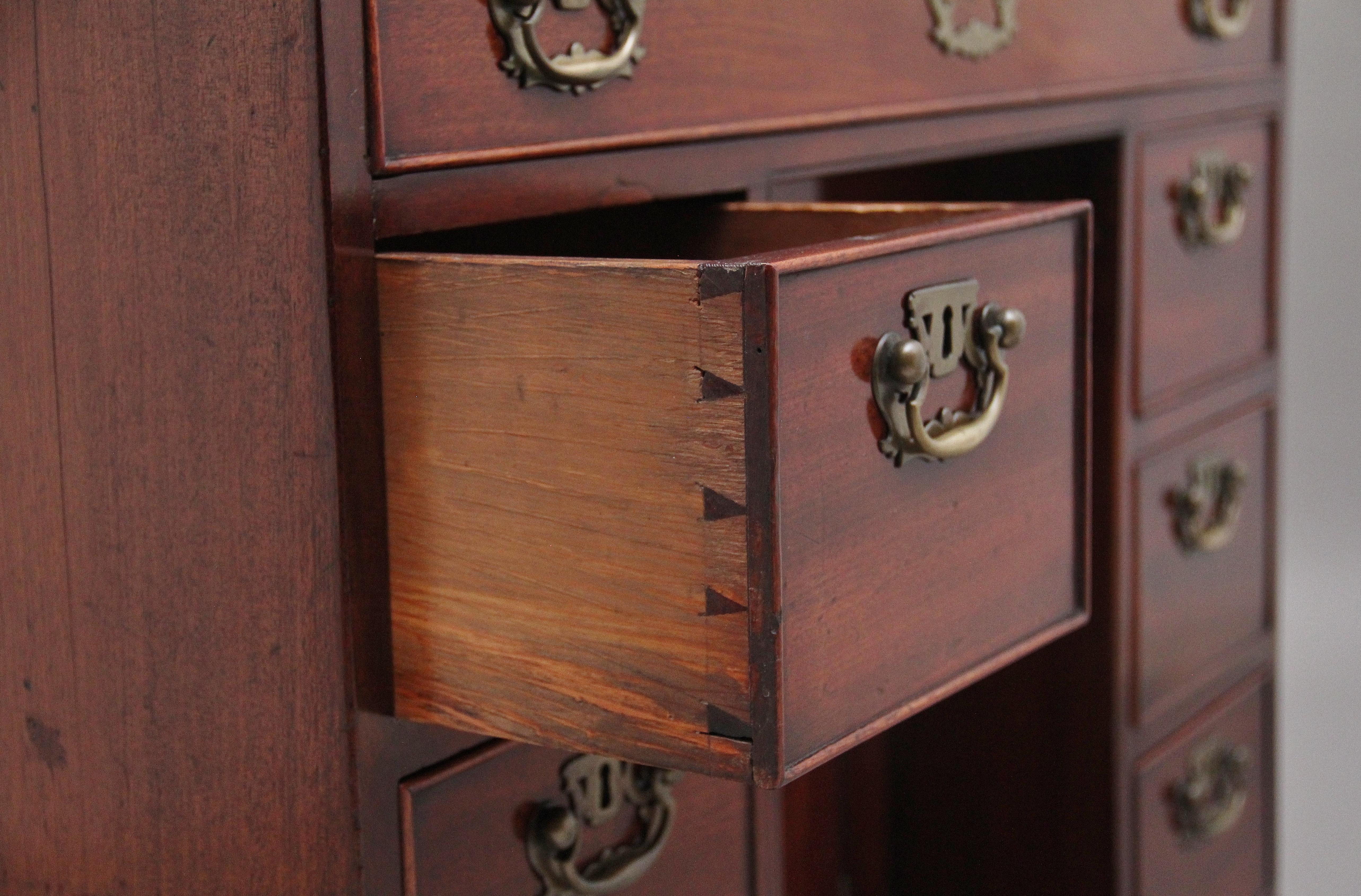 18th Century Antique Mahogany Kneehole Desk For Sale 1