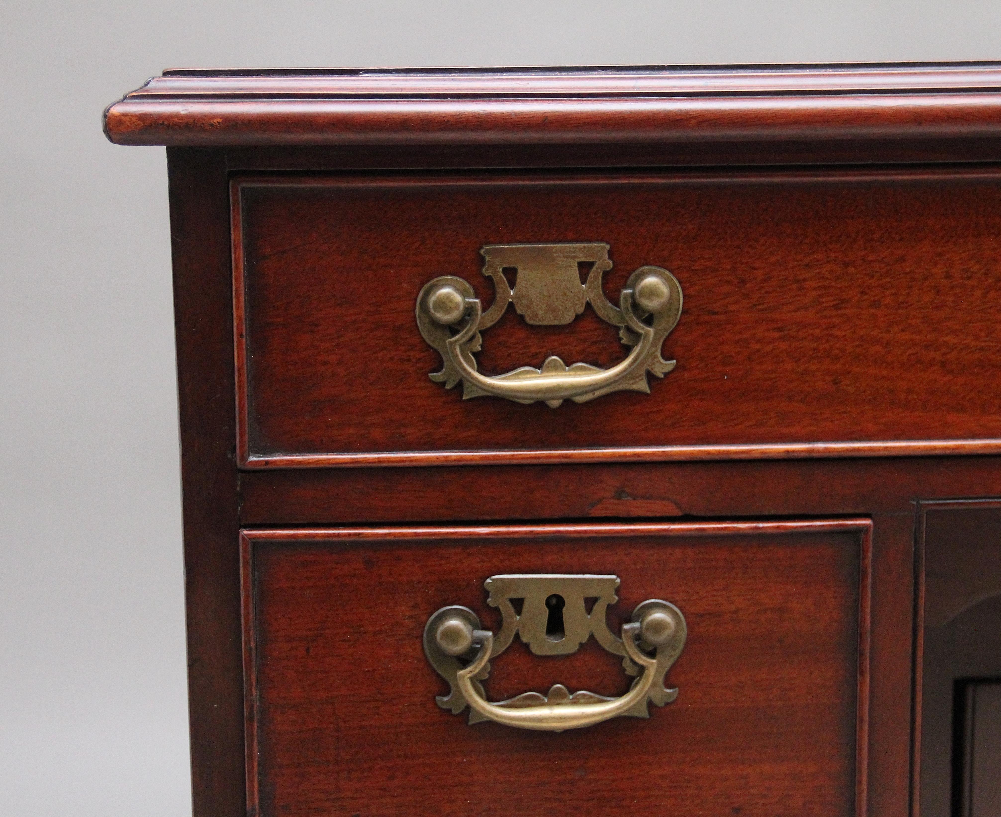 18th Century Antique Mahogany Kneehole Desk For Sale 2