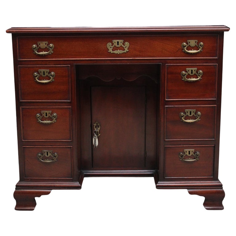 18th Century Antique Mahogany Kneehole Desk For Sale at 1stDibs