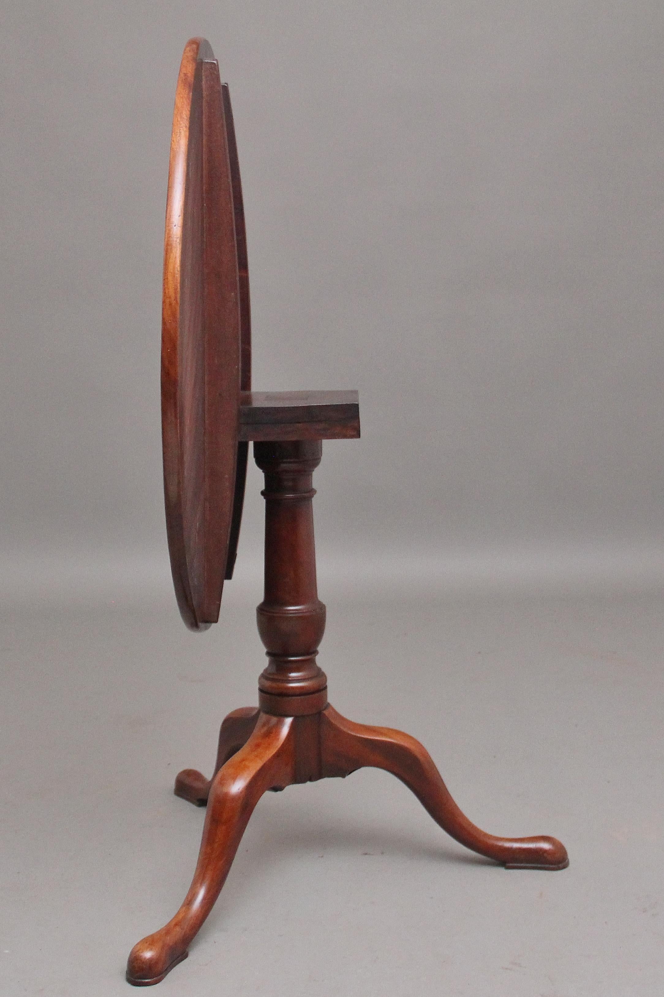18th Century Antique Mahogany Tripod Table For Sale 1