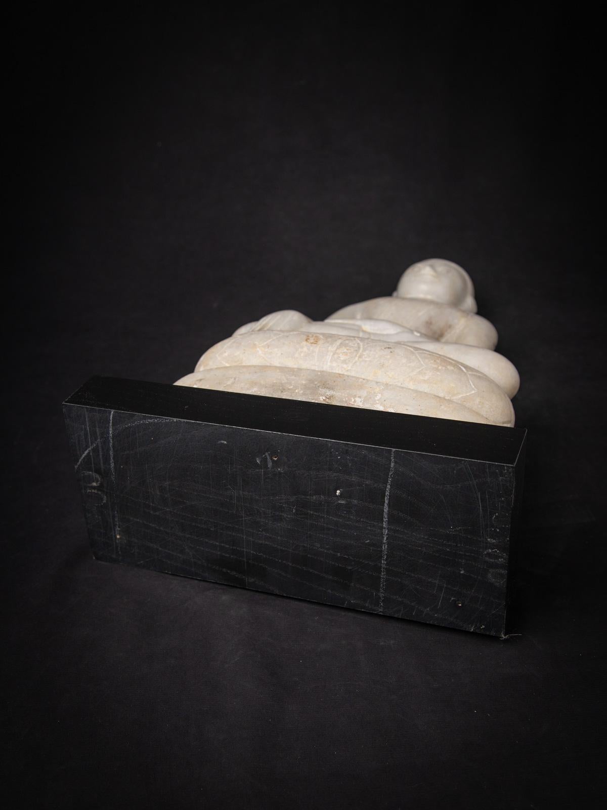 18th century Antique marble Burmese Buddha statue from Burma For Sale 15