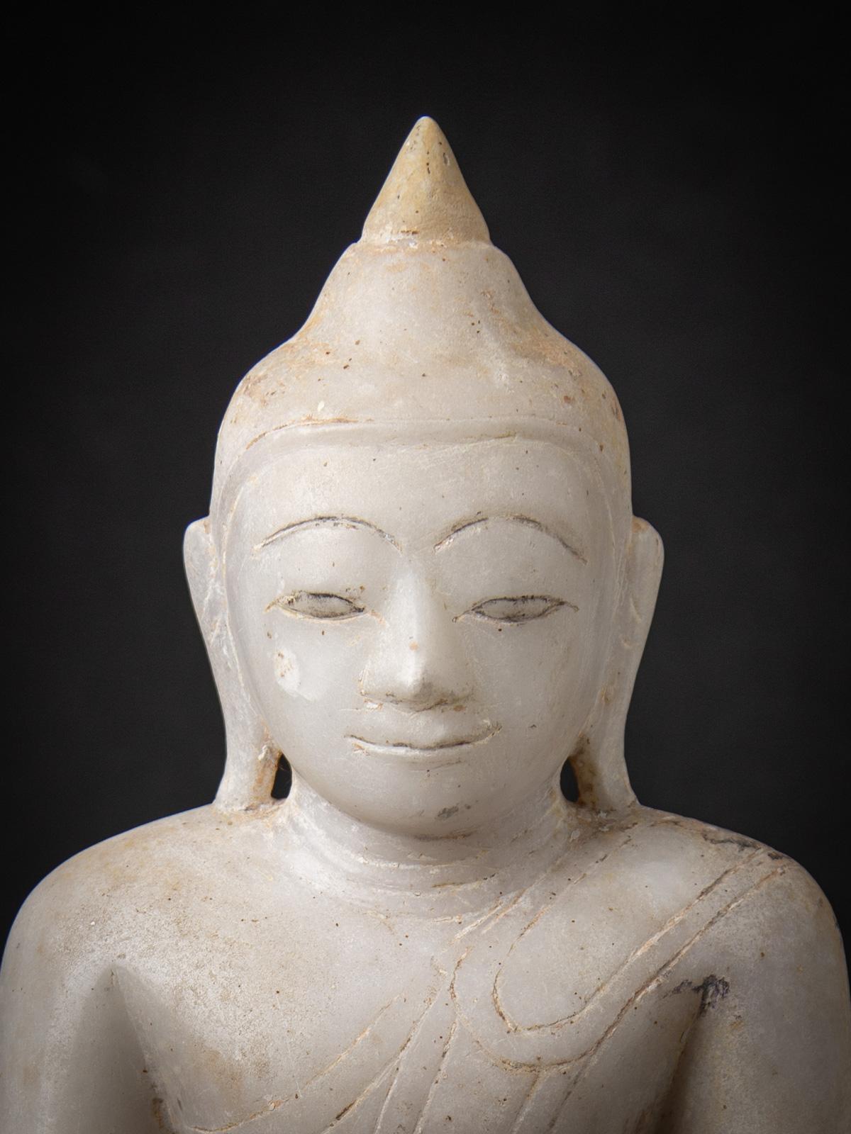 18th century Antique marble Burmese Buddha statue from Burma In Good Condition For Sale In DEVENTER, NL