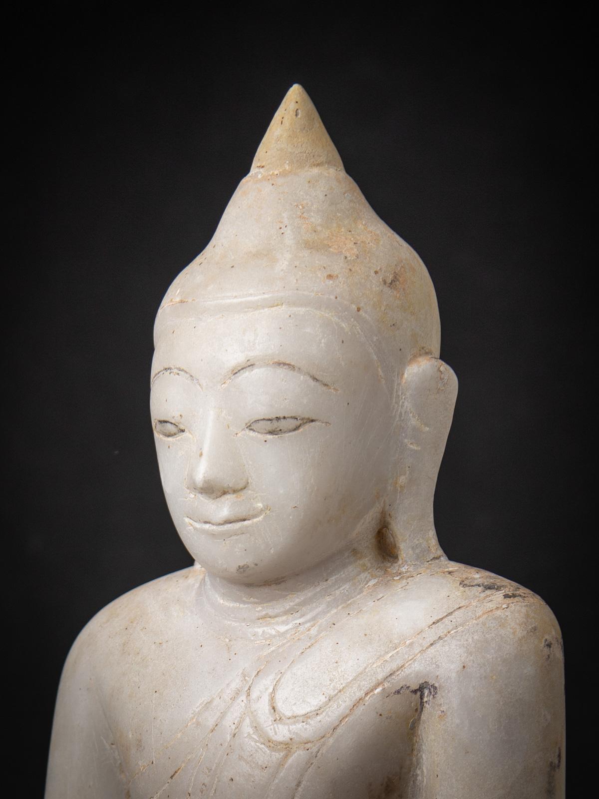 18th century Antique marble Burmese Buddha statue from Burma For Sale 1