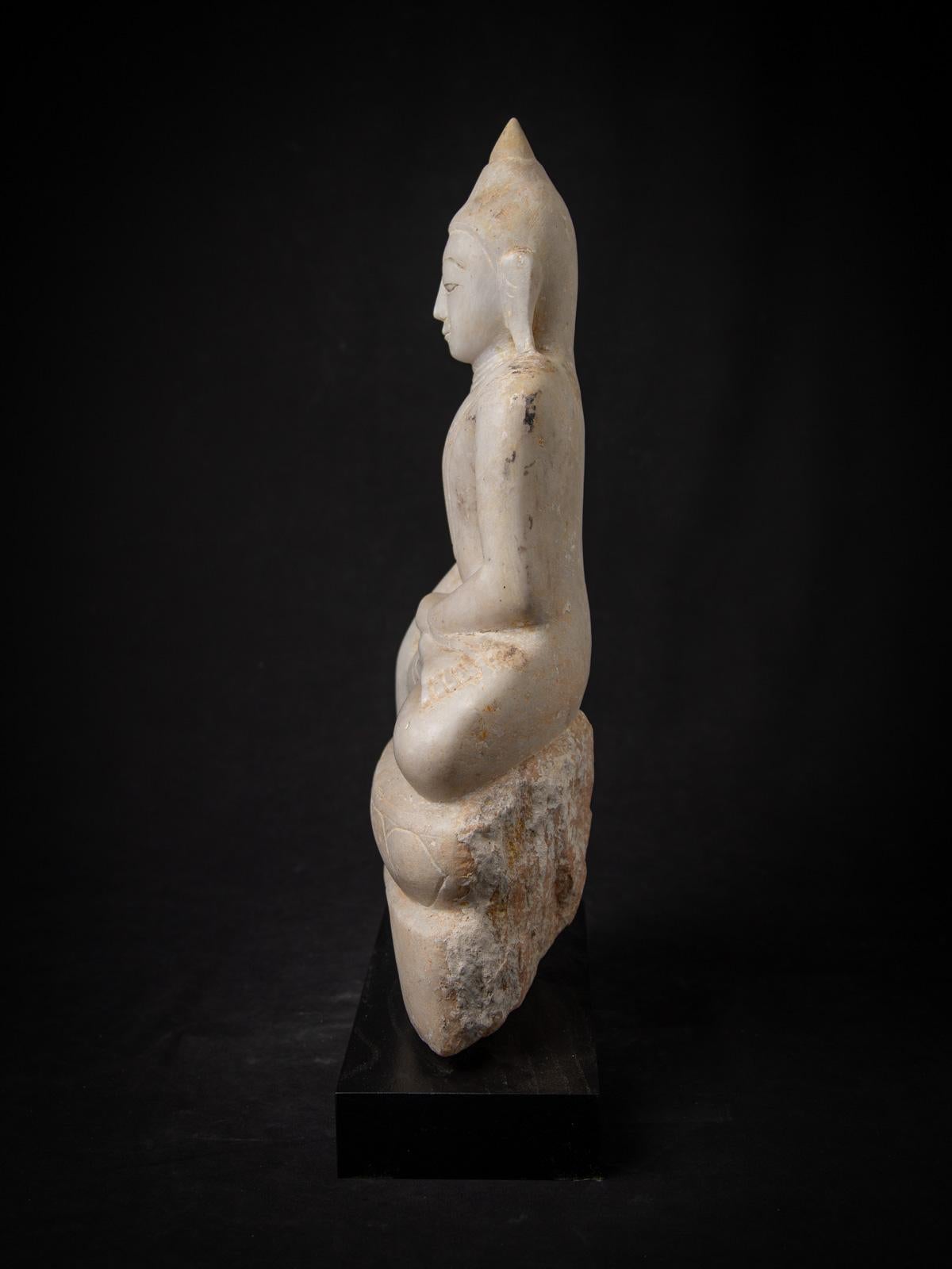 18th century Antique marble Burmese Buddha statue from Burma For Sale 2