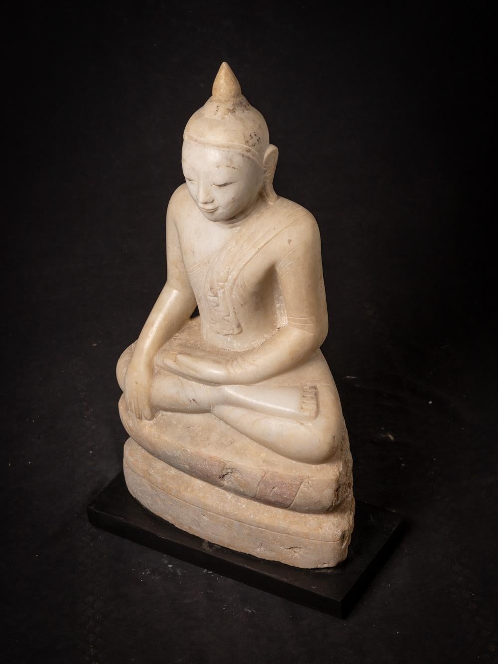 18th century antique marble Burmese Buddha statue in Bhumisparsha Mudra For Sale 8
