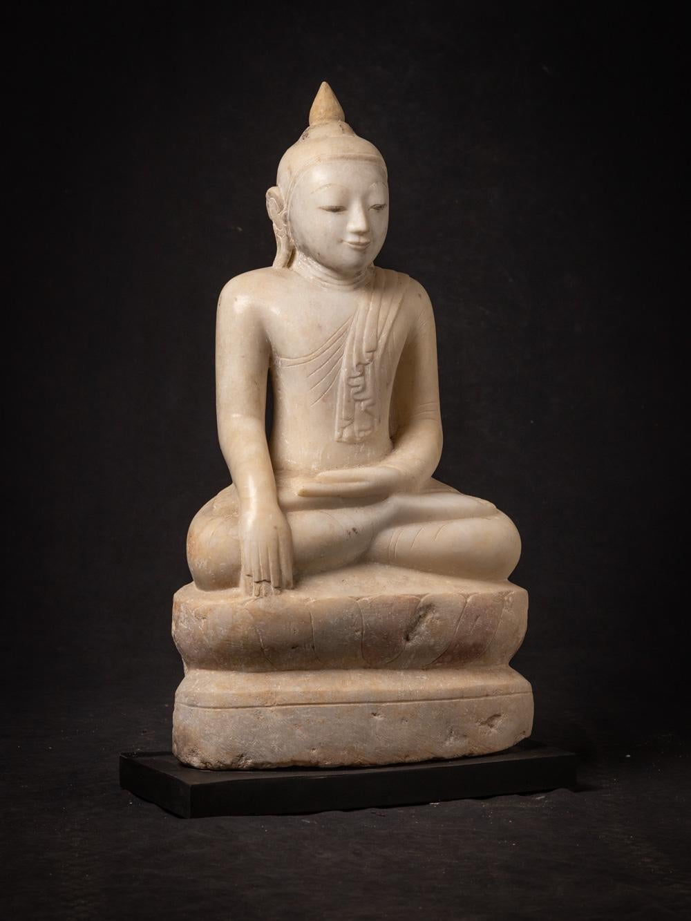 18th century antique marble Burmese Buddha statue in Bhumisparsha Mudra For Sale 1