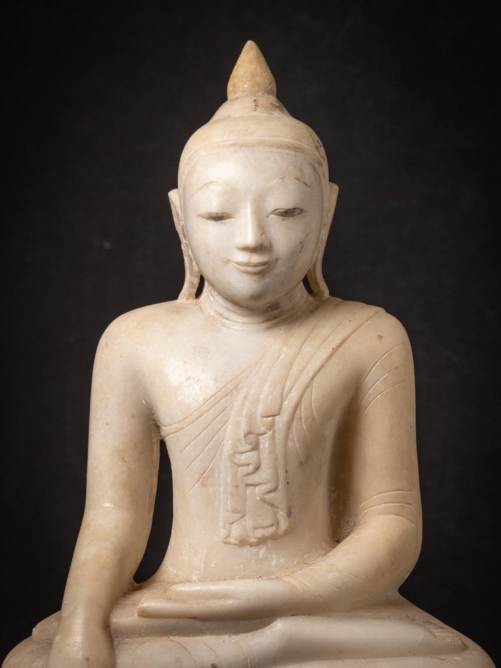 18th century antique marble Burmese Buddha statue in Bhumisparsha Mudra For Sale 3