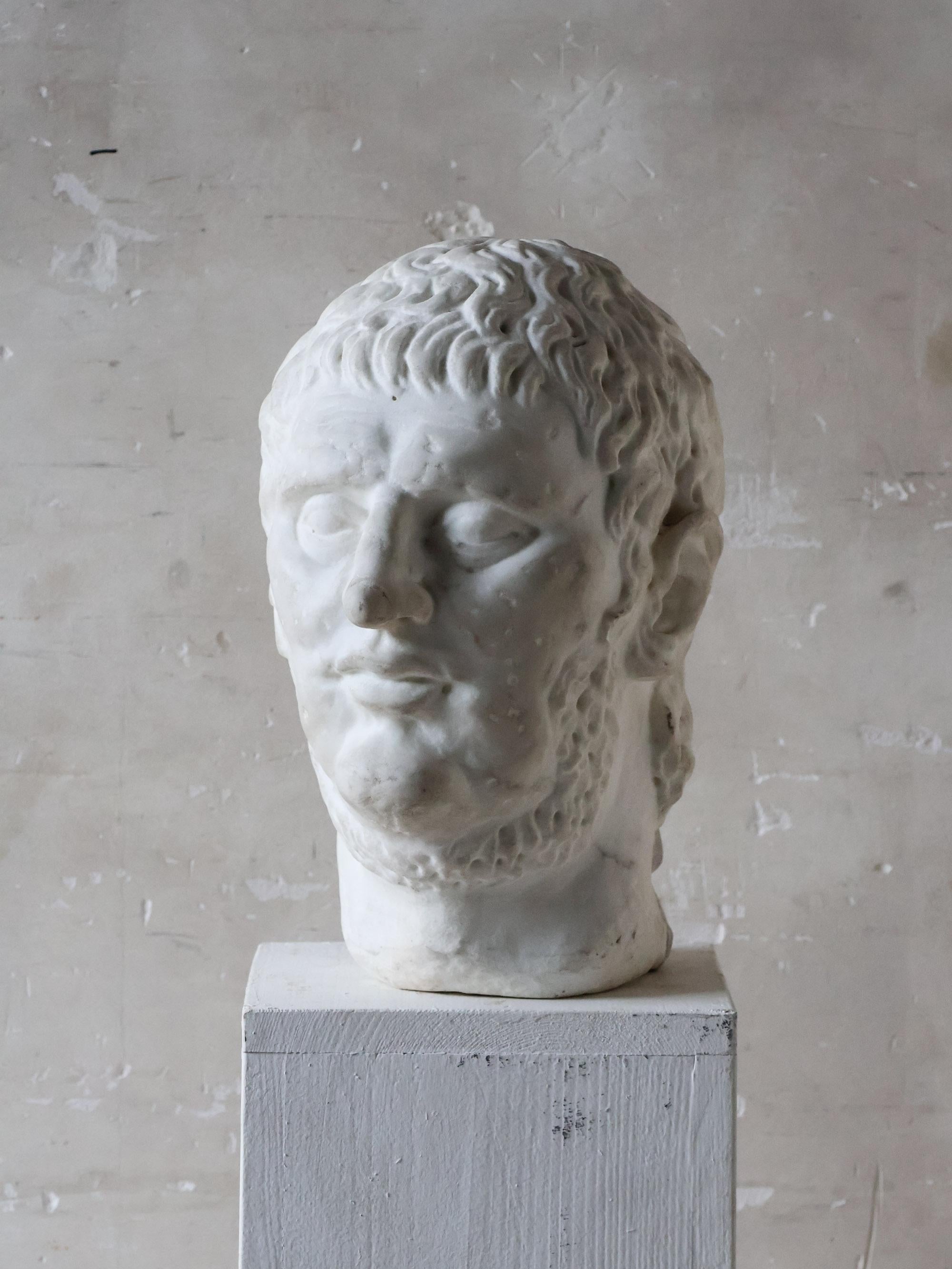Italiano Busto in marmo antico del XVIII secolo dell'imperatore Nero in vendita