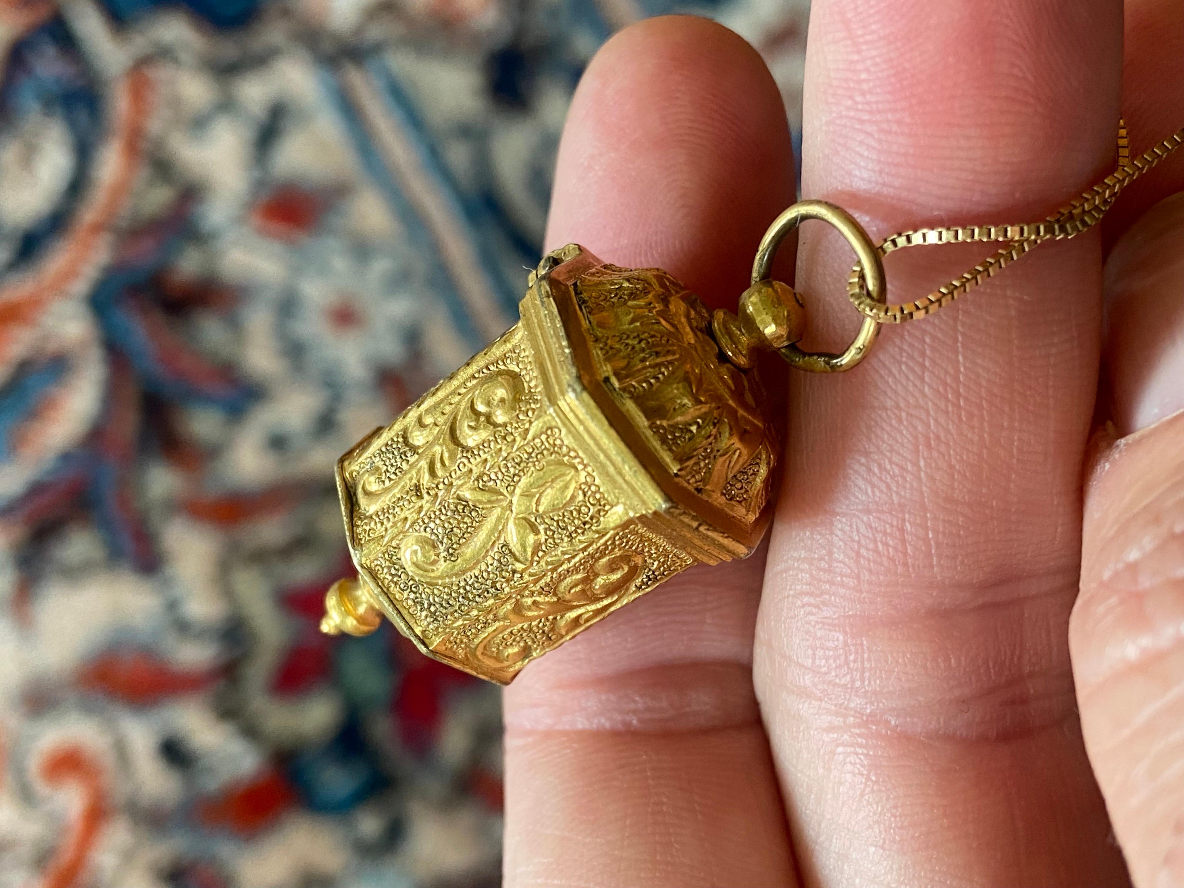 18th Century Antique Octagonal Pendant Locket in Gold with Exquisite Engravings For Sale 1