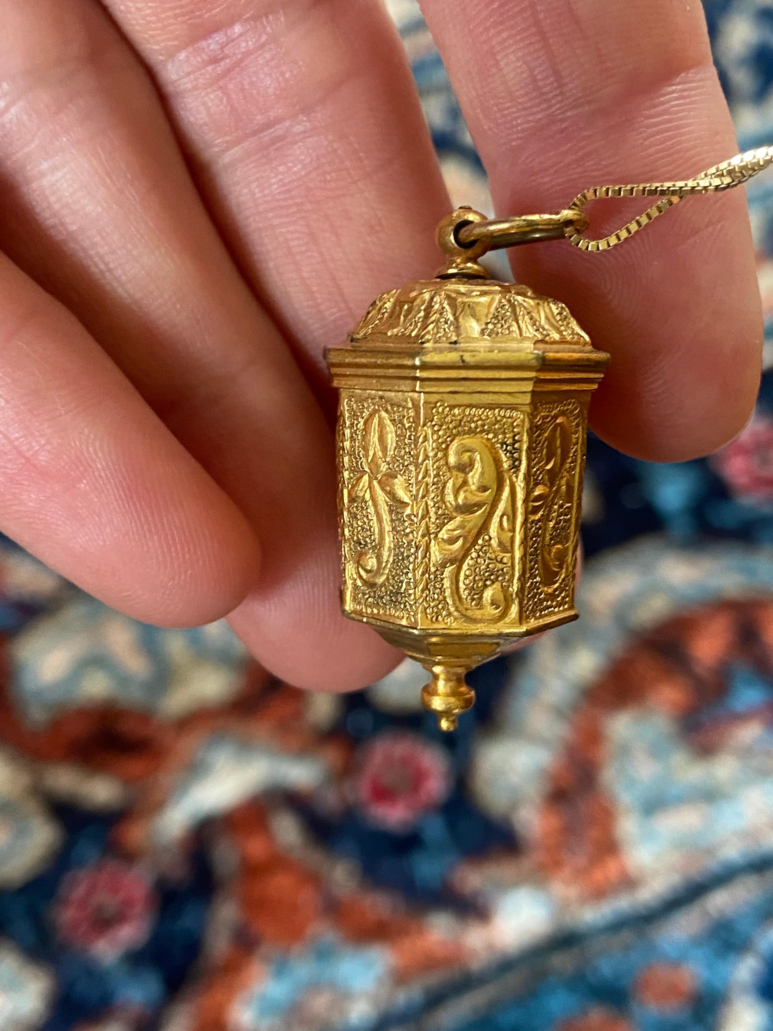 18th Century Antique Octagonal Pendant Locket in Gold with Exquisite Engravings For Sale 2