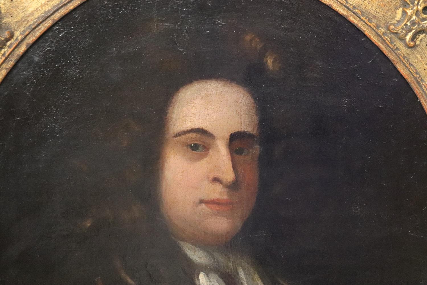 Oiled 18th Century Antique Oil Painting on Canvas Oval Portrait of a Gentleman For Sale