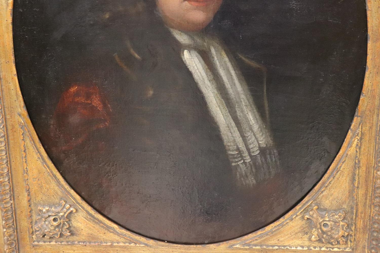 18th Century Antique Oil Painting on Canvas Oval Portrait of a Gentleman In Excellent Condition For Sale In Casale Monferrato, IT