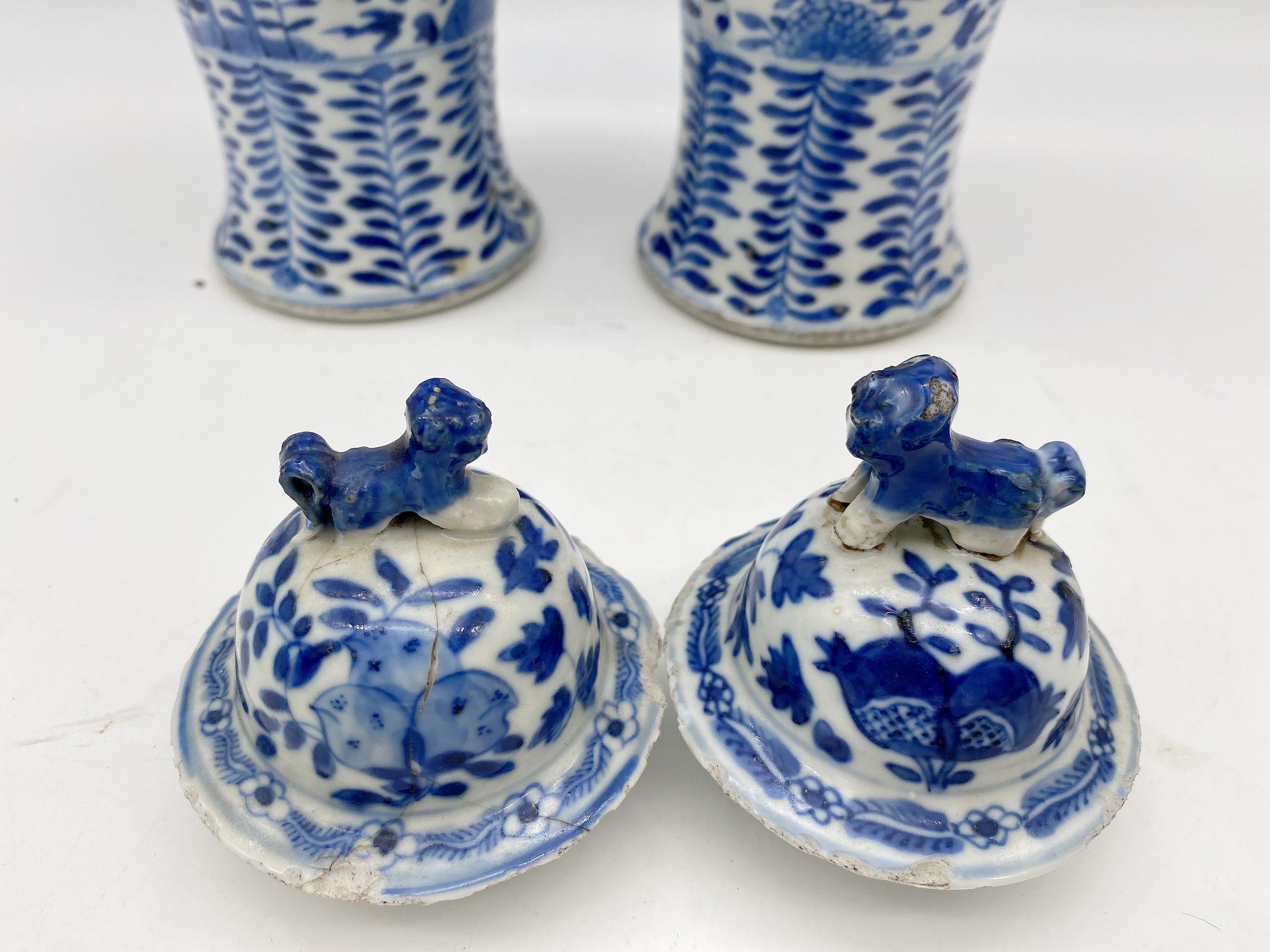 18th Century Antique Pair of Chinese Blue and White Porcelain Jars and Covers For Sale 7