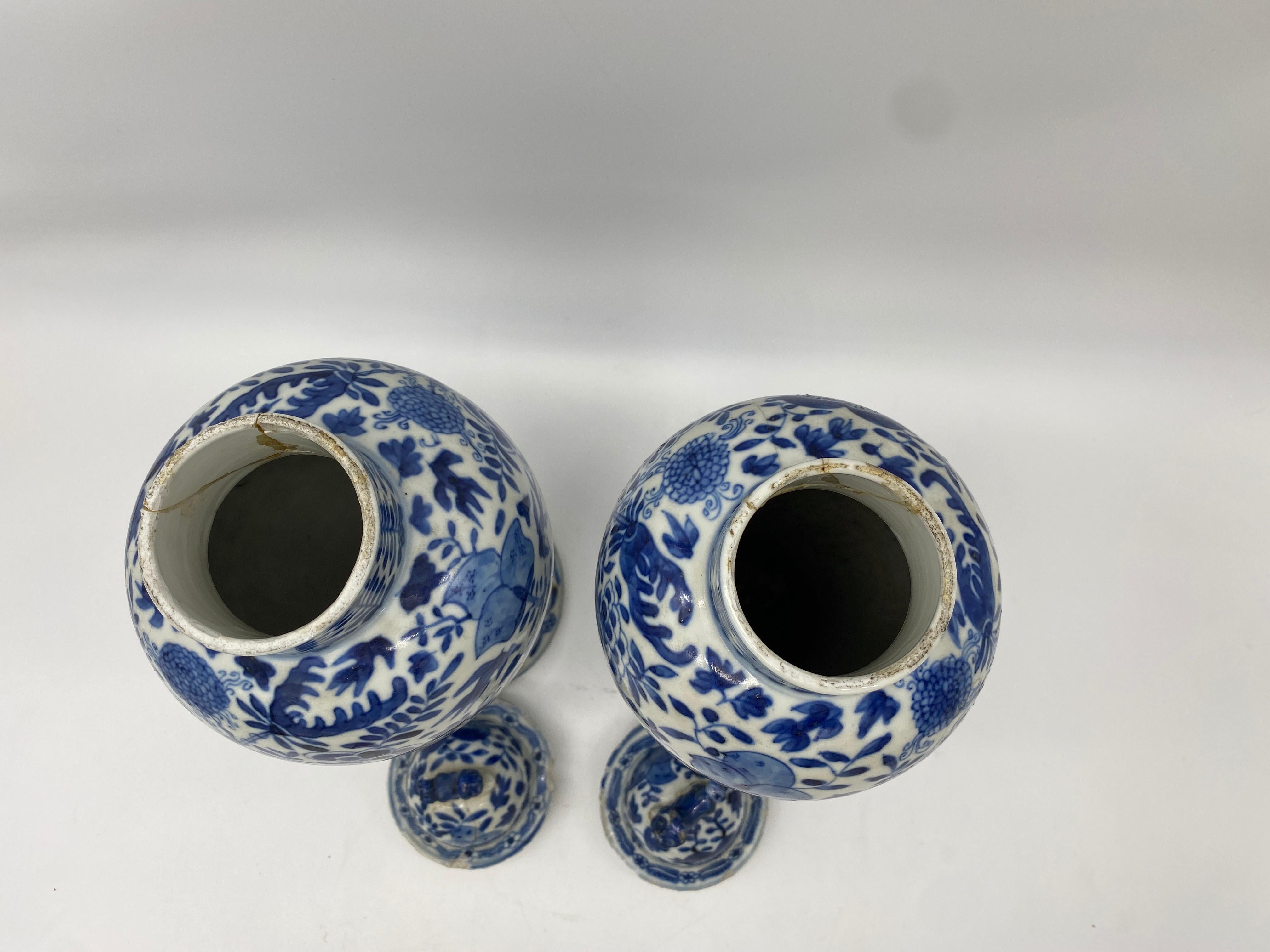 18th Century Antique Pair of Chinese Blue and White Porcelain Jars and Covers For Sale 11
