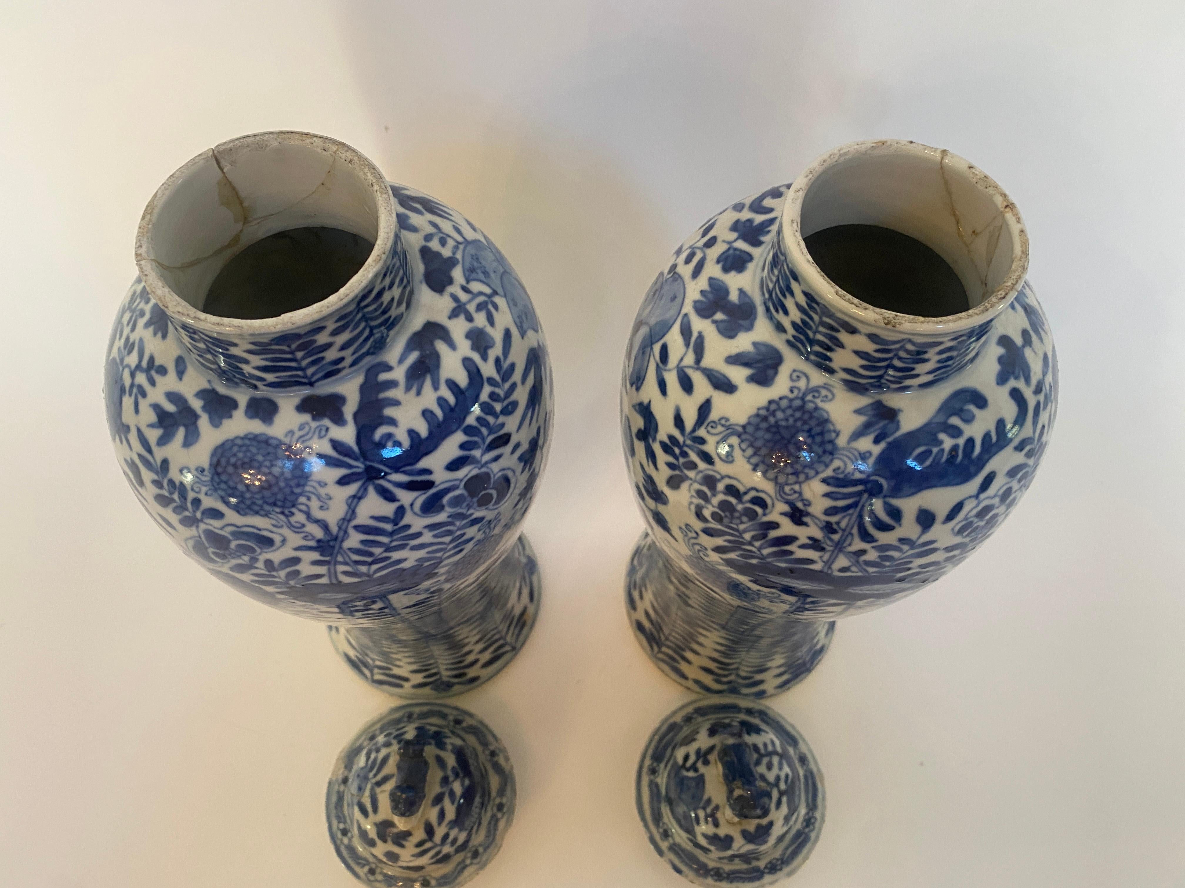 18th Century Antique Pair of Chinese Blue and White Porcelain Jars and Covers For Sale 1
