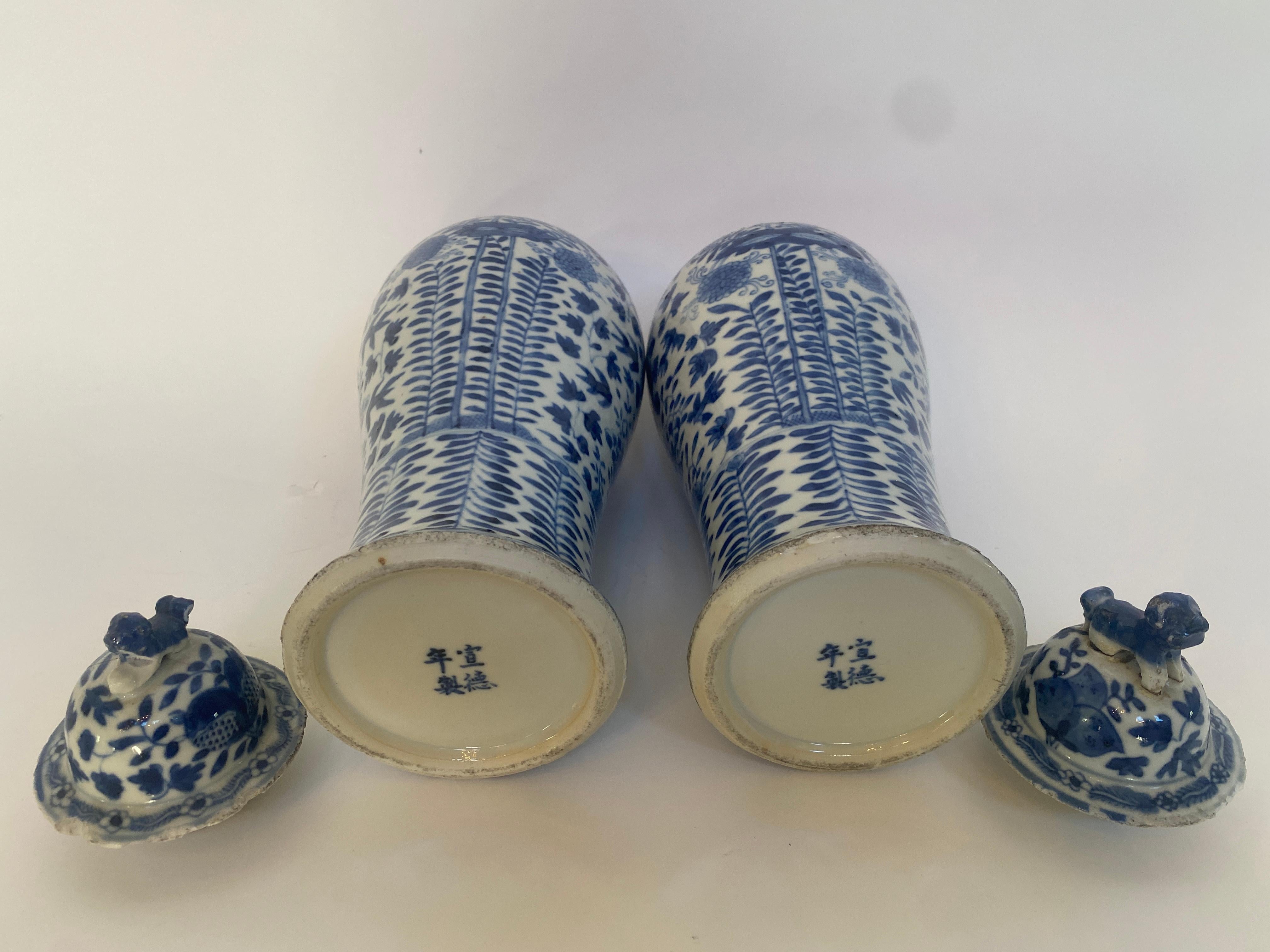 18th Century Antique Pair of Chinese Blue and White Porcelain Jars and Covers For Sale 3