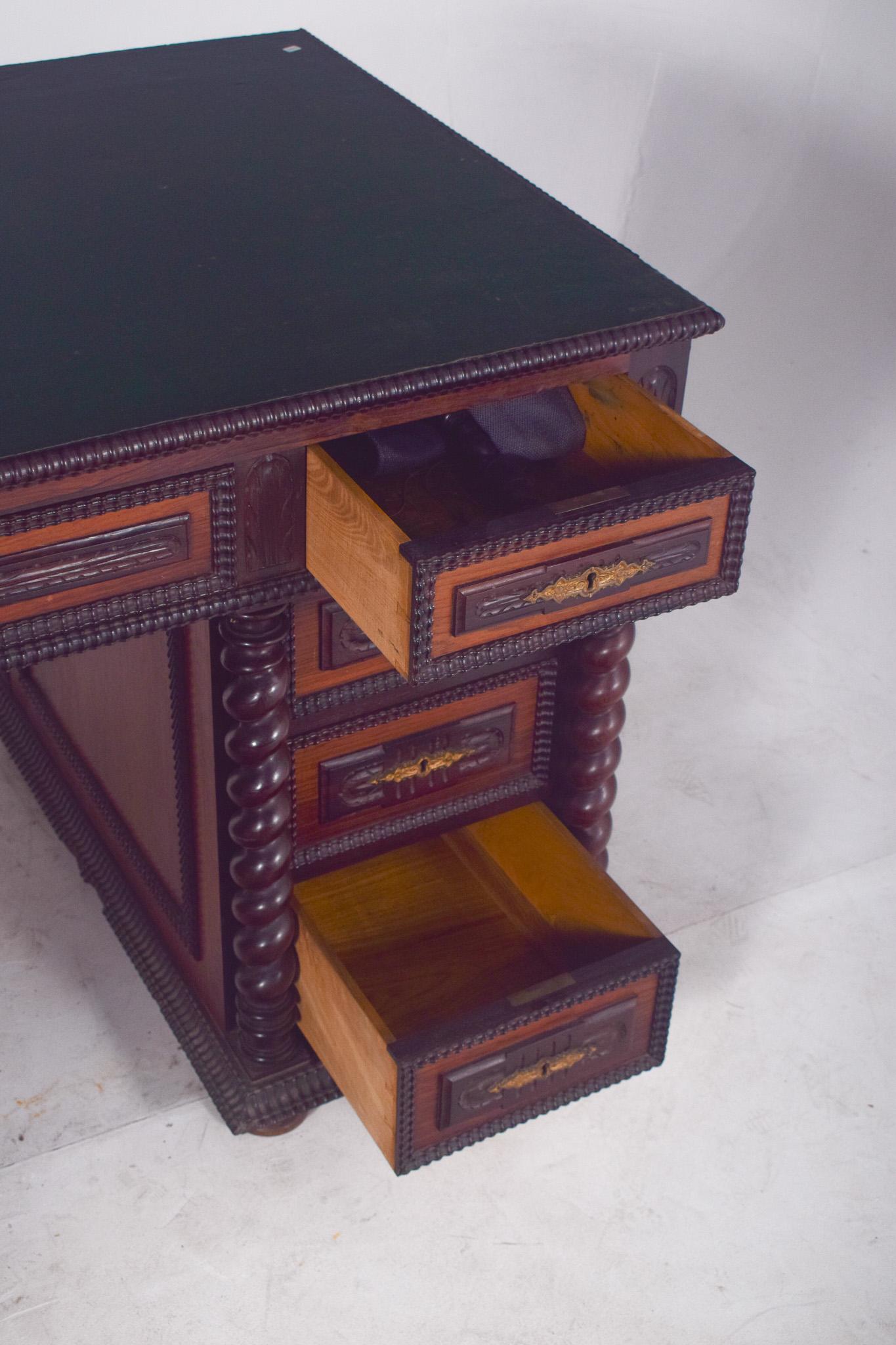 18th Century Antique Portuguese Twisted and Shaken Desk For Sale 5